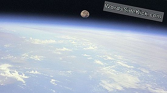 L'Atmosfera Della Terra In Anticipo Potrebbe Essere Stata La Metà Tanto Spessa Quanto Oggi