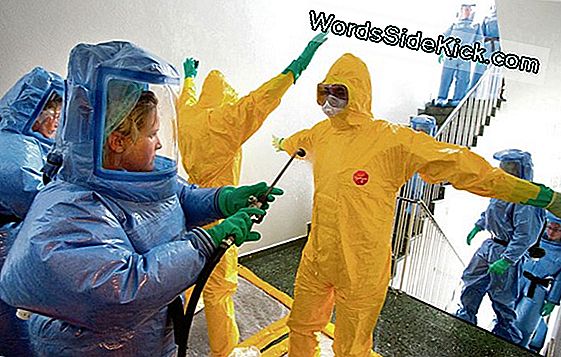Ebola-Uitbraak: Beschermen Hazmat-Pakken Werknemers Of Schrikken Iedereen Gewoon?