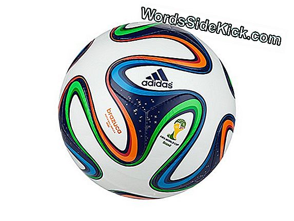 Peering In De Brazuca-Bal Van De World Cup