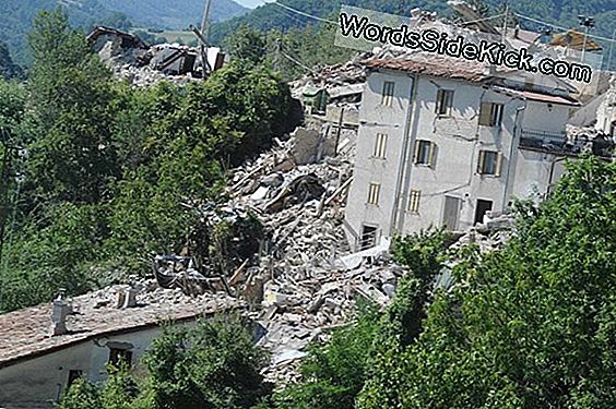 Waarom Slaan Zoveel Aardbevingen Japan?