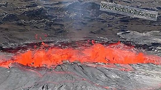 Kilauea Spuwt Keien In 5-Mijl Hoge Uitbarsting