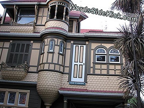 Waarom Heeft Het Winchester Mystery House Een Trap Die Nergens Heen Leidt?
