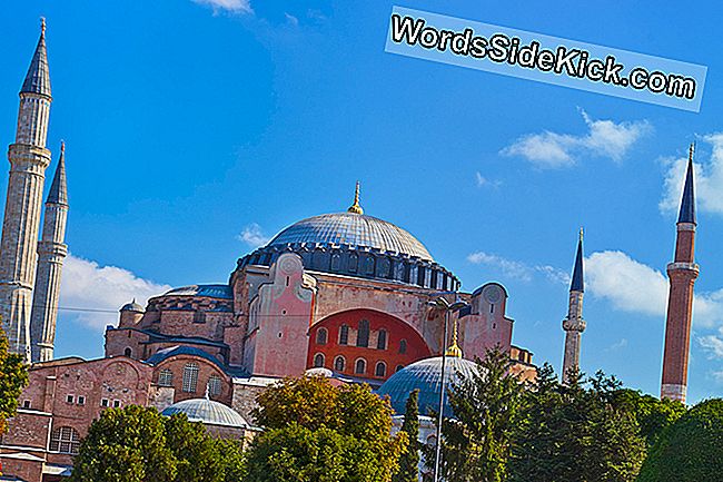 Hagia Sophia on kummituse monument, mis on ehitatud katedraaliks ja on nüüd muuseum Türgis Istanbulis.