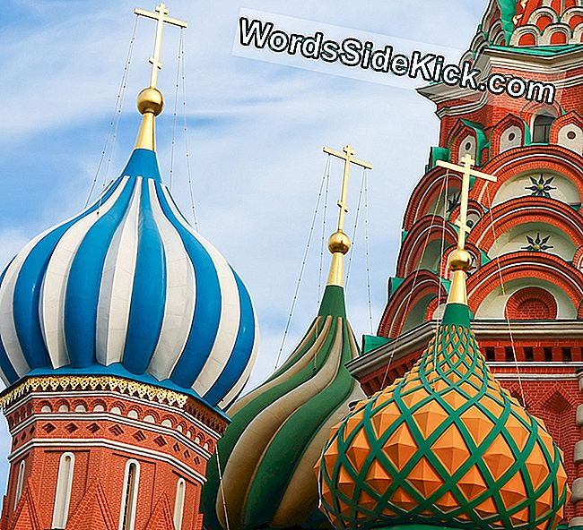 Le cupole a forma di cipolla della Cattedrale di San Basilio a Mosca sono emblematiche dell'architettura russa.