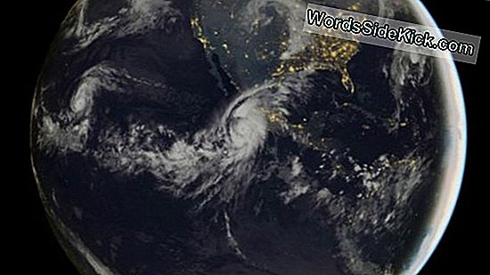 Hurricane Lane, Una Tormenta Monstruosa De Categoría 4, Barriles Hacia Hawai