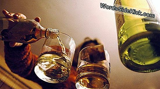 Alkoholi Ajur: Miks Mõned Alkoholitarbijad Muretsevad