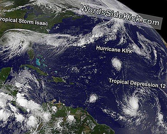 Satellite Spies Three Storms Swirling Nell'Atlantico