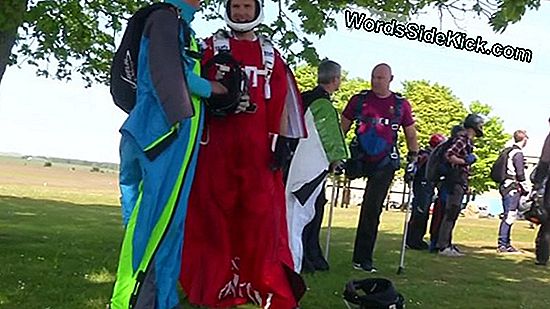 British Daredevil Pyrkii Rikkomaan 4 Maailmanennätystä Wingsuit-Hyppyjä