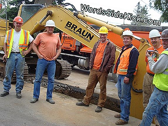 Construction Crew Otsib Kullatatud Itaalia Kino Vääriliseks Kullamünte