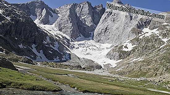 Glaciers Des Pyrénées En Disparition