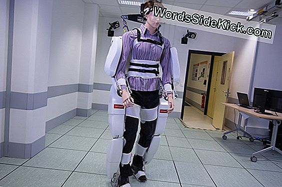 Un Exosquelette Aide Le Patient À Subir Une Blessure Médullaire