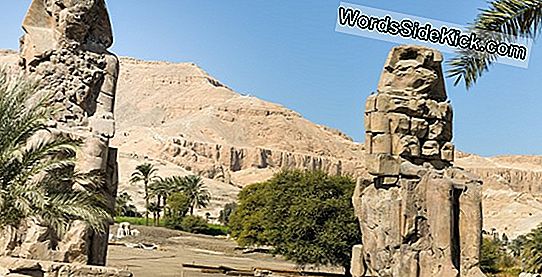 Les Colosses De Memnon Chantaient-Ils Au Lever Du Soleil?