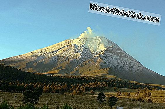 Meksički Popocatepetl Živi Do Svog Imena