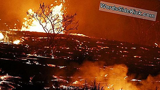 Kilauea Lava Flow Sunaudojamos Kapinės, Pasiekiamos Mieste