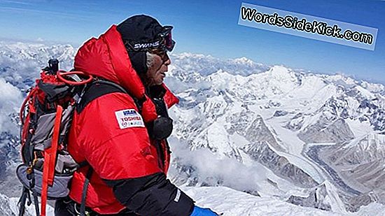 U Slikama: Ekspedicije Mount Everest Tada I Sada
