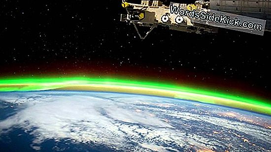 Nasa „Aurora“ Stebinčių Raketų Kampanija Sprogsta