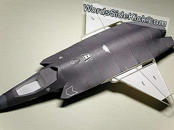 F-35 Iznīcinātāju Nagi Olimpiskā Cienīgā “Slēpošanas Tramplīna” Pacelšanās