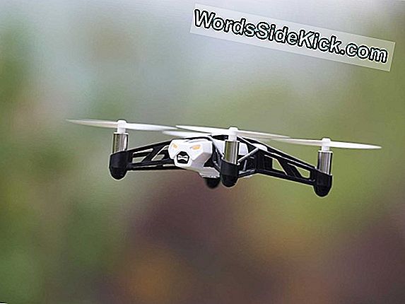 Mini-Drones Uz Nakts Redzamības Tālruņiem: 5 Lieliski Militāro Tehnikas Sīkrīki