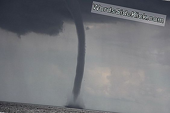 Vai Tornado Laikā Vajadzētu Iekļūt Vannā?