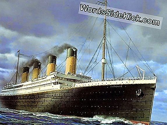 Waarom En Hoe De Titanic Zonk (Infographic) - 2025 | Tech