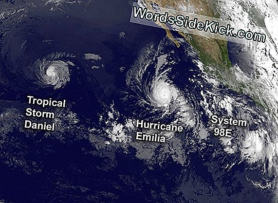 Hurricane Daniel'S Spiraallopende Wolken Gespot Uit De Ruimte