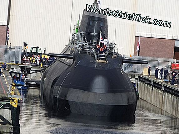 Reino Unido Lança Enorme Submarino Nuclear