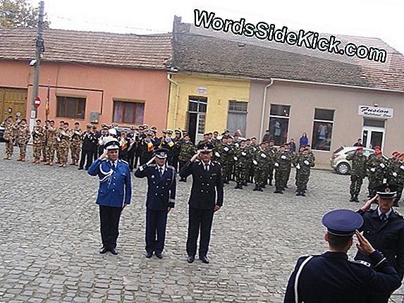 Experiența Armatei Vă Ajută Cariera Civilă?