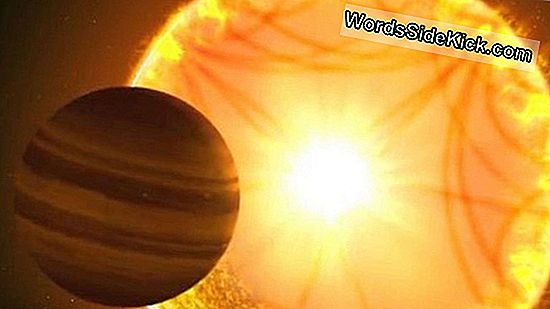 Starquakes Rock Alien Sun, Раскрывающие Подробности «Горячего Сатурна»