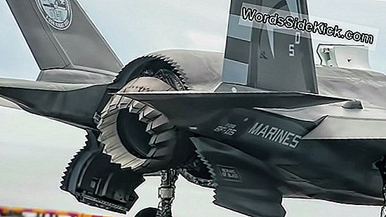 F-35 Fighter Jet Olası Yeni Jersey Salladı Sonic Bombaları