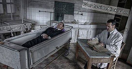 Embalming Sıvı Ile Enjekte Edilirse Ne Olur?