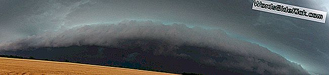 Печелившият образ е заснет от Брайън Джонсън, фотограф, преследващ буря, близо до Уичита, Кан., На 30 май 2012 г.