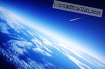 Kaip erdvėlaiviai vėl patenka į Žemės atmosferą? - žemės meteorų patekimas į eath atmosferą