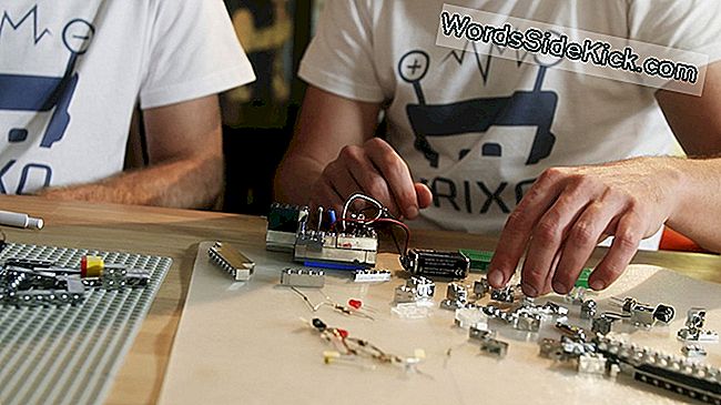 Les Blocs 'Intelligents' Transforment Les Créations Lego En Jouets Connectés Au Web